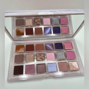 Huda beauty rose quartz palette